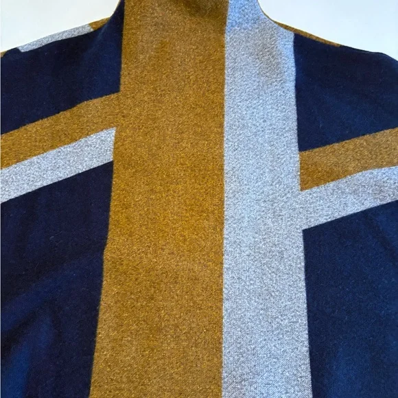 Apricot Colorblock Cape. size M/L - Picture 10 of 13